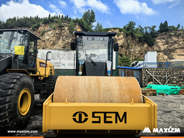 Cambodia - 1 Unit SEM512 Road Roller